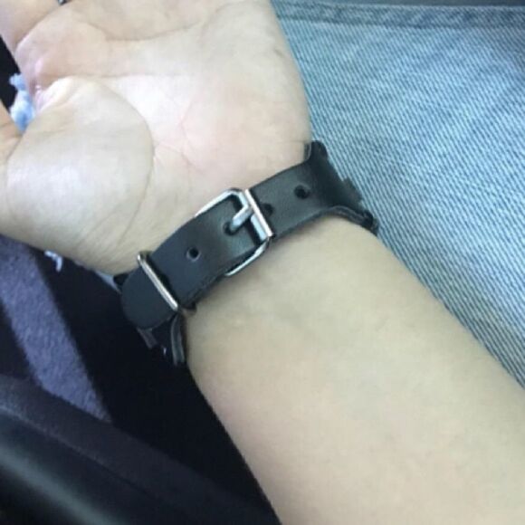 Men’s Black or Brown Leather Adjustable Bracelet - Picture 4 of 8